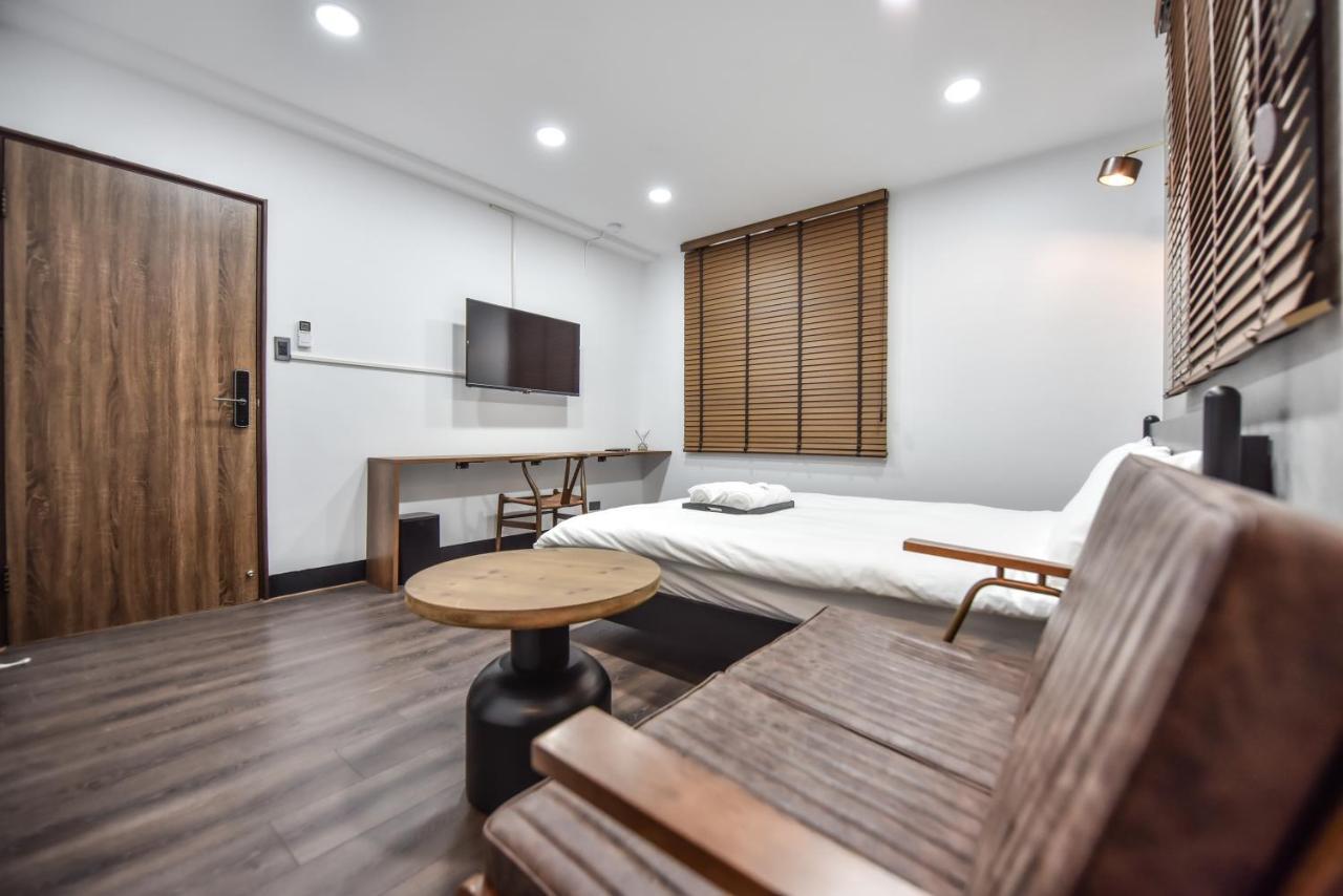 Eryang Homestay Tainan Exterior photo