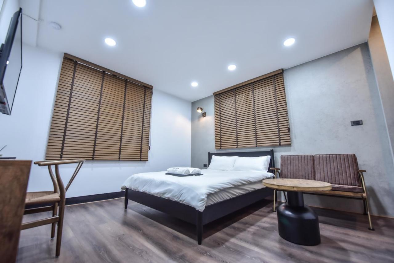 Eryang Homestay Tainan Exterior photo